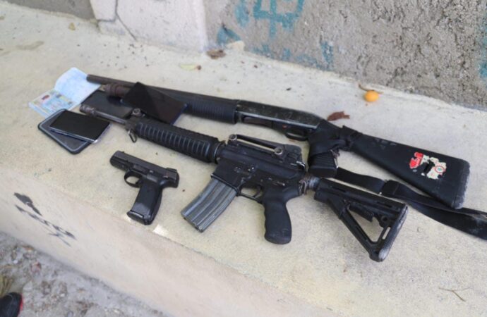 Trois armes et des matériels saisis par la PNH, à Tabarre 49