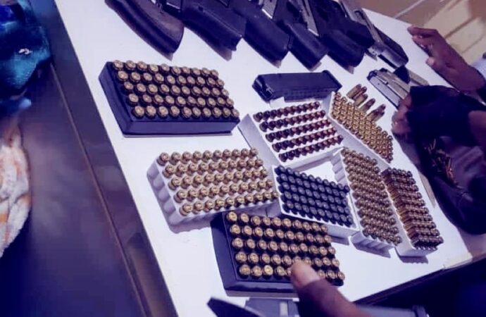 Des armes et des munitions confisquées par des agents douaniers à Port-de-Paix