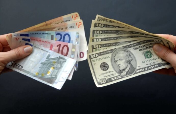 Économie : Un euro vaut désormais un dollar américain