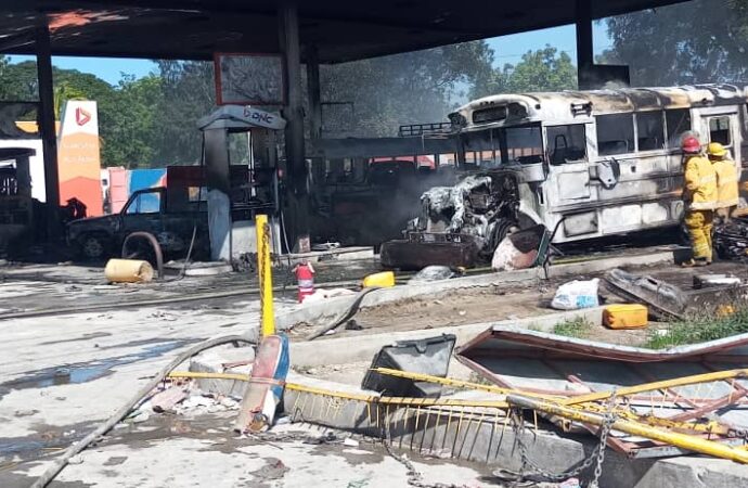 Bon Repos : incendie dans une station-service, des personnes blessées, des véhicules incendiés