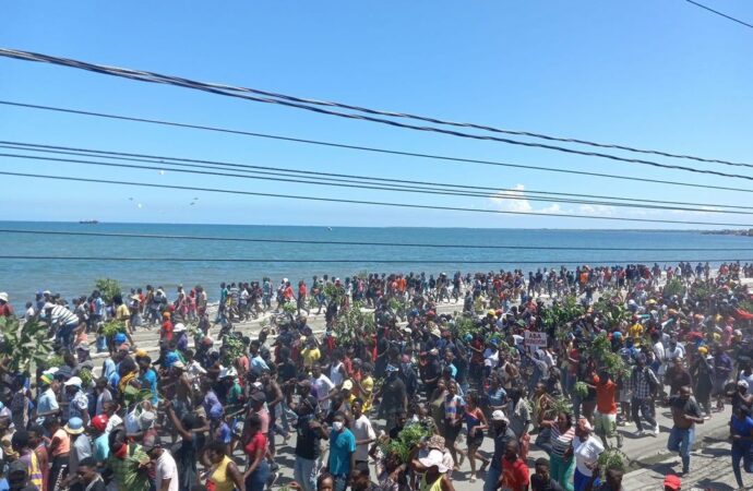 Cap-Haïtien-Mobilisation antigouvernementale : Des milliers de personnes dans les rues