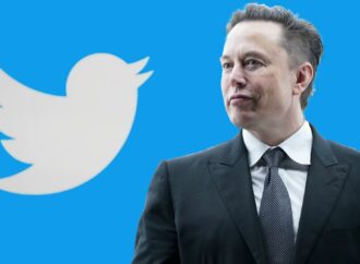 Elon Musk rachète Twitter, procède à des licenciements
