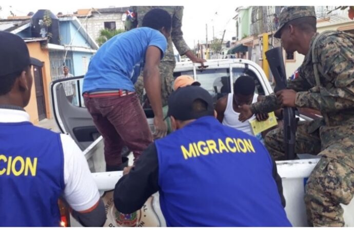Des agents de l’immigration dominicaine massacrent secrètement des Haïtiens, selon un ex-député