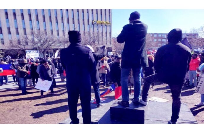 Insécurité : des Haïtiens manifestent devant le bureau de Justin Trudeau pour dénoncer l’indifférence du Canada