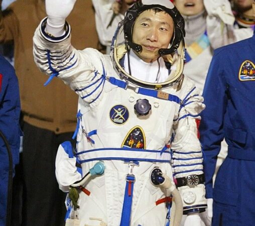 La Chine envoie un civil dans l’espace pour la première fois !