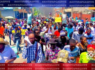 Port-au-Prince : des partisans de EDE ont marché contre l’insécurité