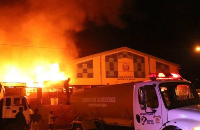 Incendie au marché binational de Dajabón