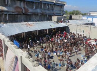 Sans un bilan provisoire, le gouvernement confirme l’évasion d’un grand nombre de prisonniers à Port-au-Prince et à la Croix-des-Bouquets