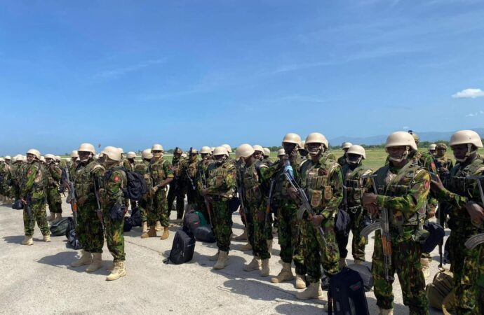 Le BINUH salue l’arrivée du premier contingent de policiers kényans en Haïti