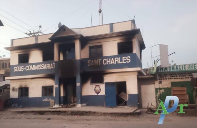 Carrefour-Insécurité : le sous-commissariat de Saint-Charles pillé et incendié