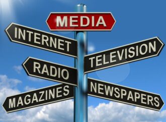 Abandonnant leur mission, des médias se convertissent en « caisse de résonance » des gouvernement